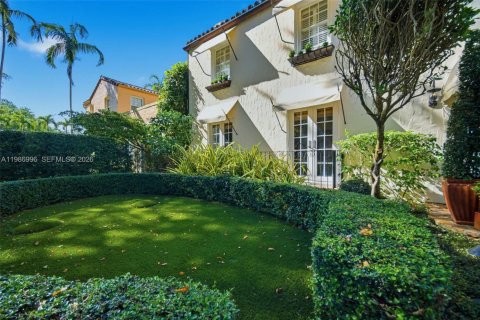 Купить виллу или дом в Корал-Гейблс, Флорида 4 спальни, 248.42м2, № 2049089 - фото 5