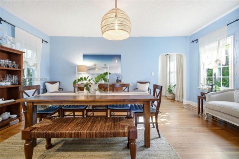 Купить виллу или дом в Корал-Гейблс, Флорида 4 спальни, 248.42м2, № 2049089 - фото 30