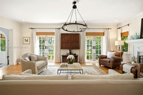 Купить виллу или дом в Корал-Гейблс, Флорида 4 спальни, 248.42м2, № 2049089 - фото 26