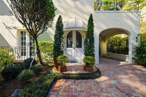 Купить виллу или дом в Корал-Гейблс, Флорида 4 спальни, 248.42м2, № 2049089 - фото 14