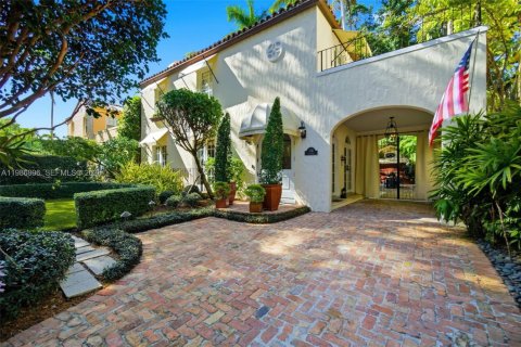 Купить виллу или дом в Корал-Гейблс, Флорида 4 спальни, 248.42м2, № 2049089 - фото 13