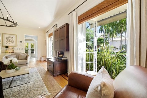 Купить виллу или дом в Корал-Гейблс, Флорида 4 спальни, 248.42м2, № 2049089 - фото 27