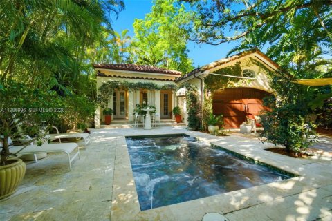 Купить виллу или дом в Корал-Гейблс, Флорида 4 спальни, 248.42м2, № 2049089 - фото 12
