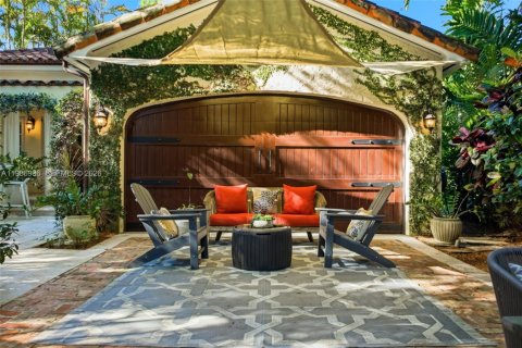 Купить виллу или дом в Корал-Гейблс, Флорида 4 спальни, 248.42м2, № 2049089 - фото 16