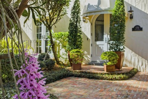 Купить виллу или дом в Корал-Гейблс, Флорида 4 спальни, 248.42м2, № 2049089 - фото 3