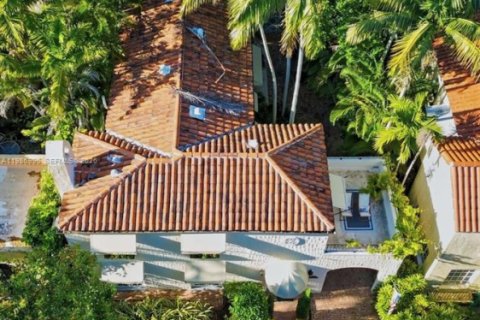 Купить виллу или дом в Корал-Гейблс, Флорида 4 спальни, 248.42м2, № 2049089 - фото 6