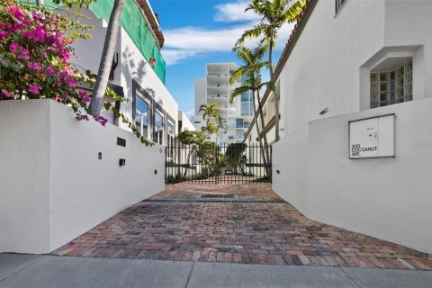 Touwnhouse à vendre à Sarasota, Floride: 2 chambres, 159.88 m2 № 2233296 - photo 4