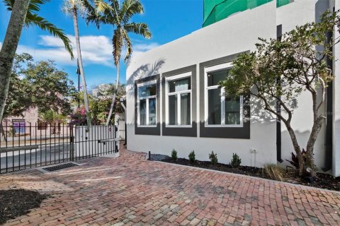 Touwnhouse à vendre à Sarasota, Floride: 2 chambres, 159.88 m2 № 2233296 - photo 5