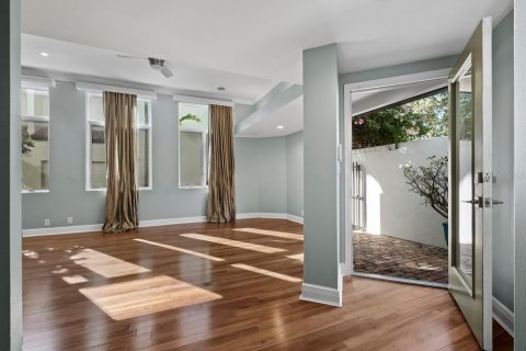 Touwnhouse à vendre à Sarasota, Floride: 2 chambres, 159.88 m2 № 2233296 - photo 10