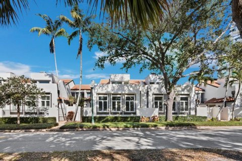 Touwnhouse à vendre à Sarasota, Floride: 2 chambres, 159.88 m2 № 2233296 - photo 2