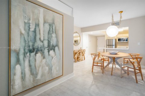 Condo in Miami Beach, Florida № 2169350 - photo 7
