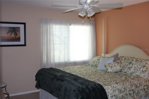 Condo in Largo, Florida, 2 bedrooms  № 2376866 - photo 8