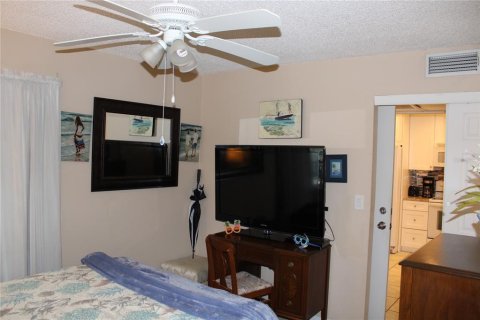 Condo in Largo, Florida, 2 bedrooms  № 2376866 - photo 14