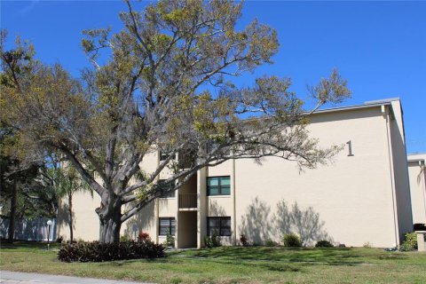 Condo in Largo, Florida, 2 bedrooms  № 2376866