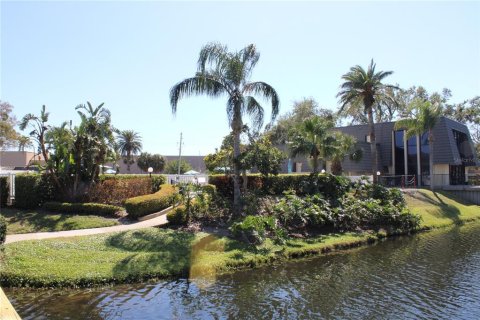 Condo in Largo, Florida, 2 bedrooms  № 2376866 - photo 20