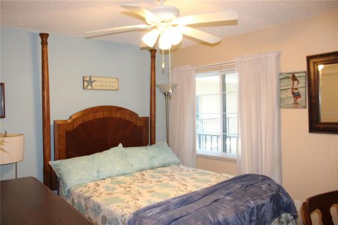 Condo in Largo, Florida, 2 bedrooms  № 2376866 - photo 13