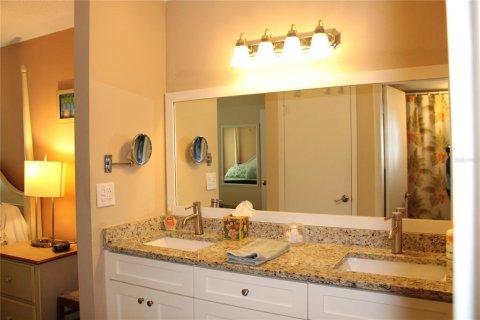 Condo in Largo, Florida, 2 bedrooms  № 2376866 - photo 11