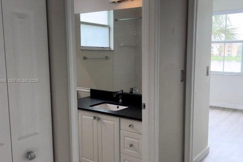 Copropriété à louer à Miramar, Floride: 3 chambres, 109.9 m2 № 2023585 - photo 11