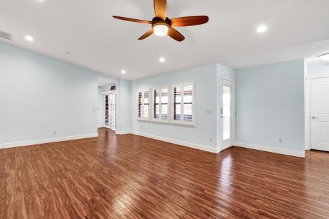 Condo in Vero Beach, Florida, 3 bedrooms  № 2173677 - photo 9