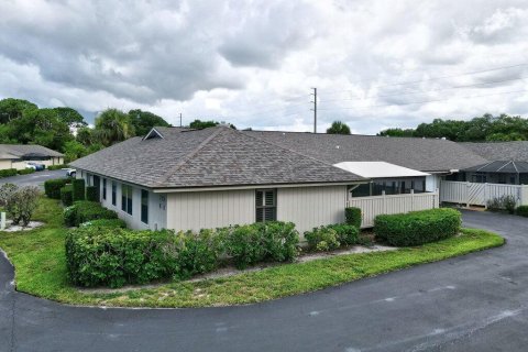 Condo in Vero Beach, Florida, 3 bedrooms  № 2173677 - photo 2