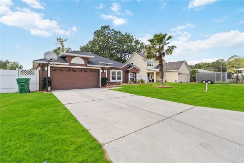 House in Winter Garden, Florida 4 bedrooms, 197.7 sq.m. № 1640461 - photo 3