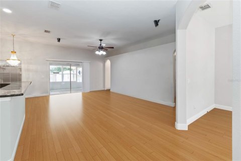 House in Winter Garden, Florida 4 bedrooms, 197.7 sq.m. № 1640461 - photo 6
