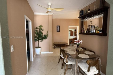 Casa en venta en Miami, Florida, 3 dormitorios, 138.05 m2 № 2031222 - foto 9