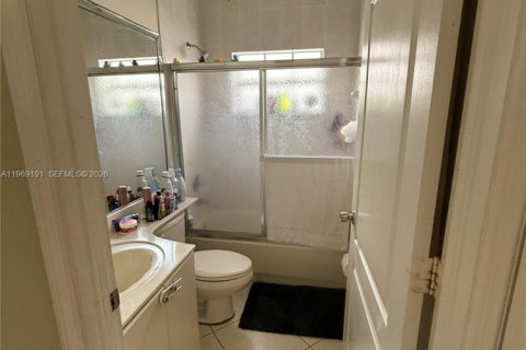 Casa en venta en Miami, Florida, 3 dormitorios, 138.05 m2 № 2031222 - foto 8