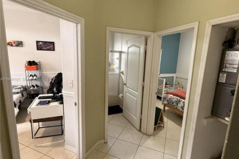 Casa en venta en Miami, Florida, 3 dormitorios, 138.05 m2 № 2031222 - foto 3