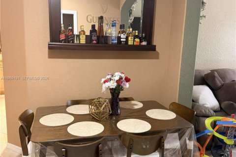 Casa en venta en Miami, Florida, 3 dormitorios, 138.05 m2 № 2031222 - foto 10