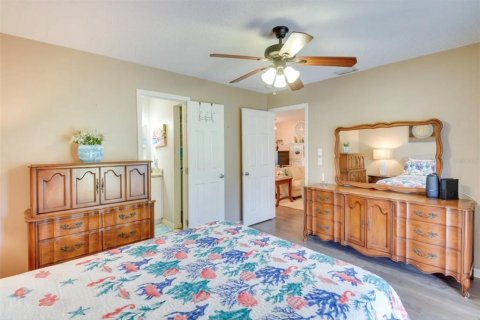 House in Edgewater, Florida 4 bedrooms, 156.08 sq.m. № 2239772 - photo 14