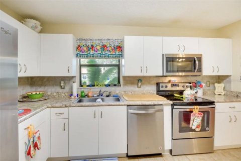 House in Edgewater, Florida 4 bedrooms, 156.08 sq.m. № 2239772 - photo 11