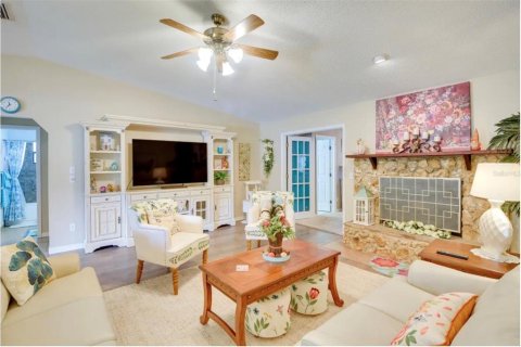 House in Edgewater, Florida 4 bedrooms, 156.08 sq.m. № 2239772 - photo 5