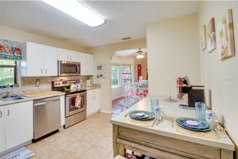 House in Edgewater, Florida 4 bedrooms, 156.08 sq.m. № 2239772 - photo 12