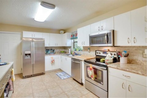 House in Edgewater, Florida 4 bedrooms, 156.08 sq.m. № 2239772 - photo 4