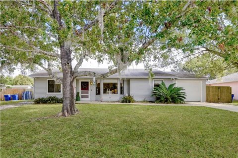 House in Edgewater, Florida 4 bedrooms, 156.08 sq.m. № 2239772