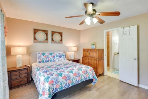 House in Edgewater, Florida 4 bedrooms, 156.08 sq.m. № 2239772 - photo 13