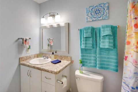 House in Edgewater, Florida 4 bedrooms, 156.08 sq.m. № 2239772 - photo 18