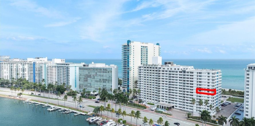 Кондоминиум с 2 спальнями в Майами-Бич, Флорида № 1969828