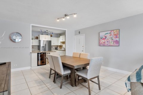 Купить кондоминиум в Майами-Бич, Флорида 2 спальни, 116.41м2, № 1969828 - фото 11