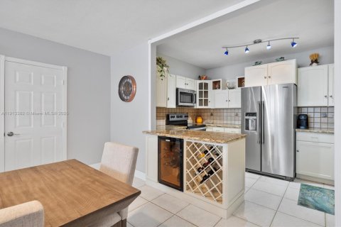 Купить кондоминиум в Майами-Бич, Флорида 2 спальни, 116.41м2, № 1969828 - фото 12