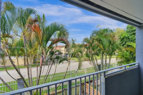 Copropriété à louer à Miami, Floride: 2 chambres, 91.79 m2 № 1987493 - photo 1