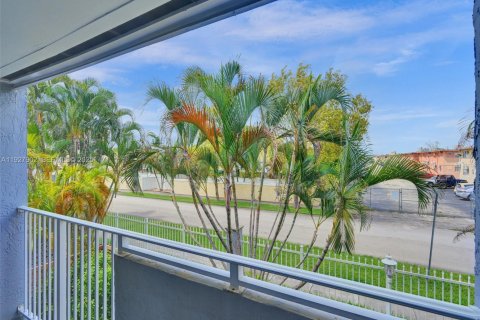 Copropriété à louer à Miami, Floride: 2 chambres, 91.79 m2 № 1987493 - photo 3