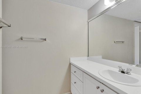 Copropriété à louer à Miami, Floride: 2 chambres, 91.79 m2 № 1987493 - photo 24