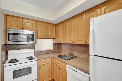 Copropriété à louer à Miami, Floride: 2 chambres, 91.79 m2 № 1987493 - photo 13