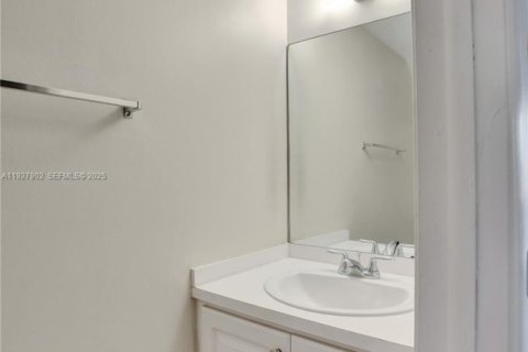 Copropriété à louer à Miami, Floride: 2 chambres, 91.79 m2 № 1987493 - photo 9