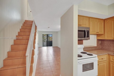 Copropriété à louer à Miami, Floride: 2 chambres, 91.79 m2 № 1987493 - photo 16