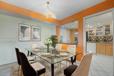 Condominio en venta en Miami, Florida, 2 dormitorios, 117.8 m2 № 1758557 - foto 11
