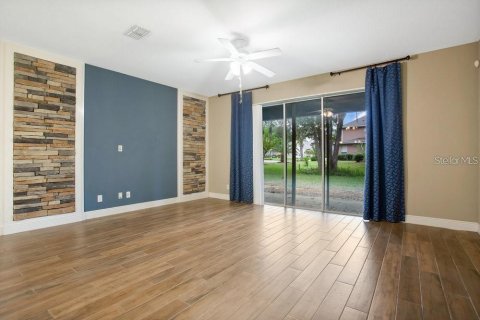 Villa ou maison à louer à Eustis, Floride: 47 chambres, 238.2 m2 № 2425999 - photo 11