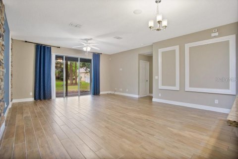 Villa ou maison à louer à Eustis, Floride: 47 chambres, 238.2 m2 № 2425999 - photo 9